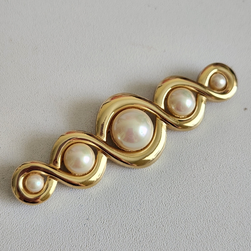 Dior Gold-Tone Brooch with Faux Pearls